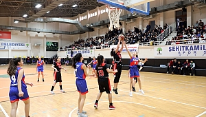 GENÇ KIZLAR BASKETBOL TAKIMI 7 YILDIR ŞAMPİYONLUĞU KİMSEYE BIRAKMIYOR