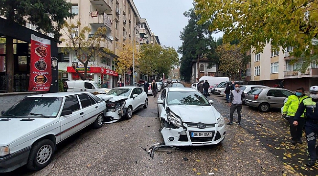 KAHRAMANMARAŞ'TA DİKKATSİZLİK TRAFİK KAZASINA NEDEN OLDU!