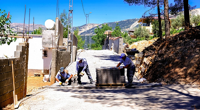 DULKADİROĞLU'NDAN DERELİ VE ÇOKYAŞAR'A KİLİT PARKE