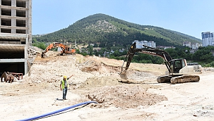 Gedemen Mahallesinde Yeni Yerleşimlerin İçme Suyu Hatları Yapılıyor