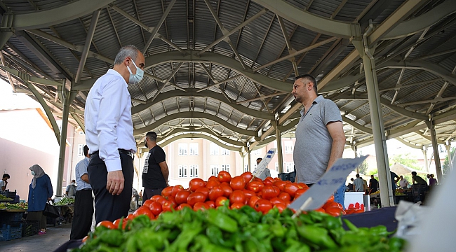 BAŞKAN OKAY PAZAR ESNAFIYLA BİR ARAYA GELDİ