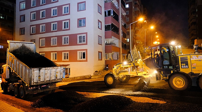 DULKADİROĞLU BELEDİYESİ'NDEN  GÜNEŞEVLER'DE ASFALT ÇALIŞMASI