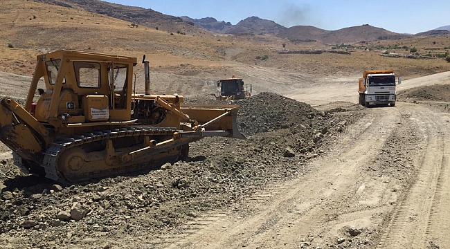 Elbistan ve Nurhak'ta Yol Çalışmaları Aralıksız Sürüyor