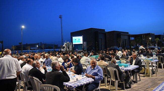 Başkanımız Hanefi Mahçiçek, mahalle muhtarlarıyla iftarda bir araya geldi