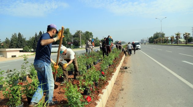 ADANA YOLUNDA REFÜJ ÇALIŞMASI