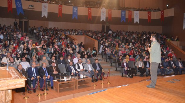 ADEM ÖZKÖSE GENÇLERE İSLAM COĞRAFYASINI ANLATTI