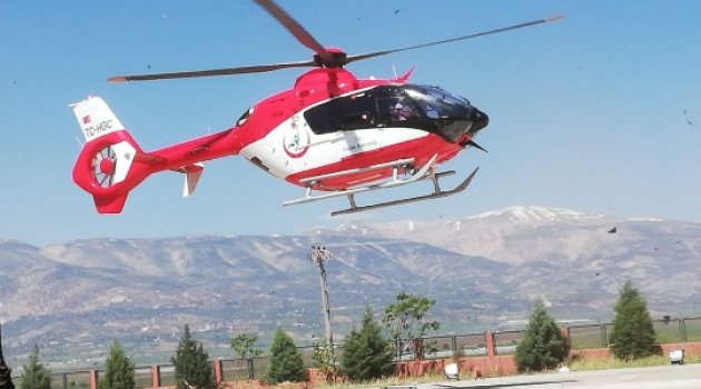 Ambulans helikopter yaşlı adam için havalandı