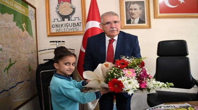 Başkan Mahçiçek 23 Nisan nedeniyle koltuğunu devretti.