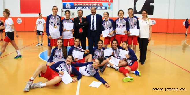 BASKETBOL'DA FİNALİSTLER BELLİ OLDU