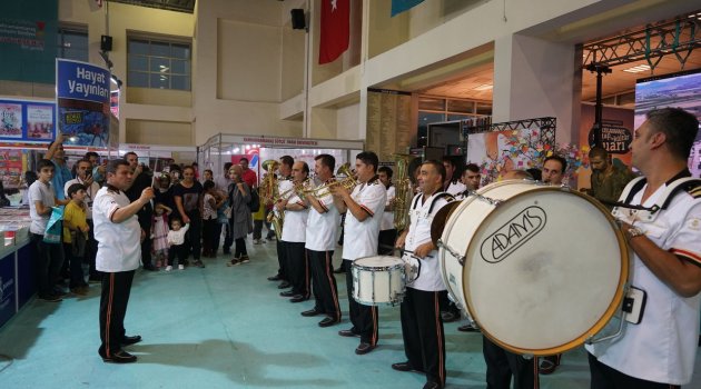 BÜYÜKŞEHİR BANDOSU'NDAN SÜRPRİZ KONSER..