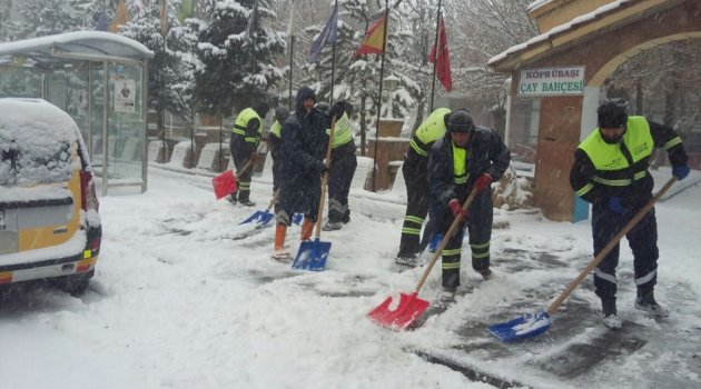 BÜYÜKŞEHİR KAR TEMİZLEME ÇALIŞMALARINA BAŞLADI