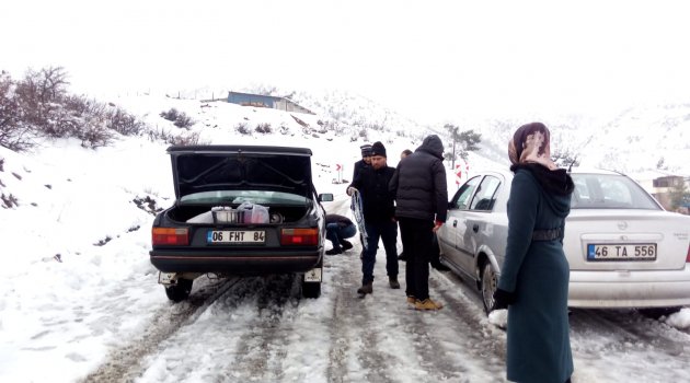 ÇAKIROĞLU'NDA KAR EĞİTİME ENGEL OLAMIYOR