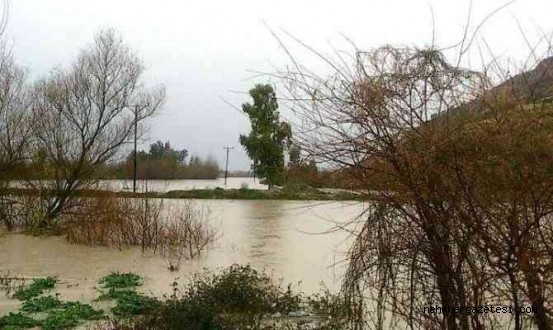 Elbistan'da Çay Taştı,Okul ve Arazileri Sular Altında Kaldı