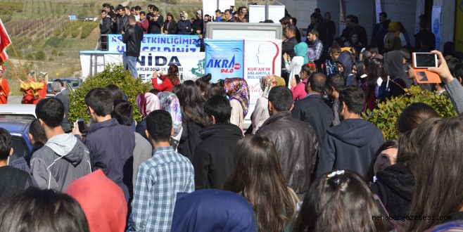 Farkındalık Sergisi ve Aşure Programına Üniversiteli Gençlerden Yoğun İlgi