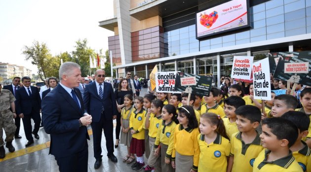 Gaziantep'te "Yaya Geçidi Nöbeti" farkındalık etkinliği düzenlendi