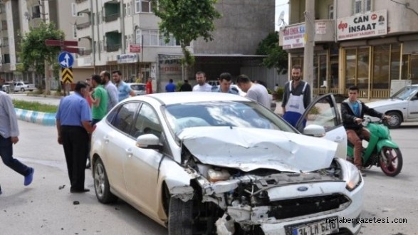 İşçi Taşıyan Kamyonet Kaza Yaptı: 5 Yaralı