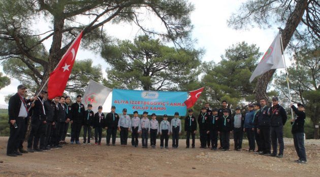 İzciler; Aliya İzzetbegoviç'i Anma  Kampı Düzenledi..