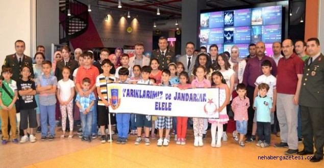 Jandarma ve Piazza İşbirliği Çocukların Yüzünü Güldürdü...