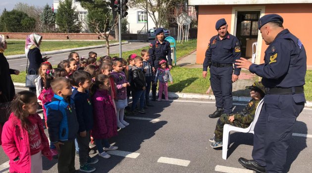 Jandarmamız Öğrencilere Trafik Dersi Verdi