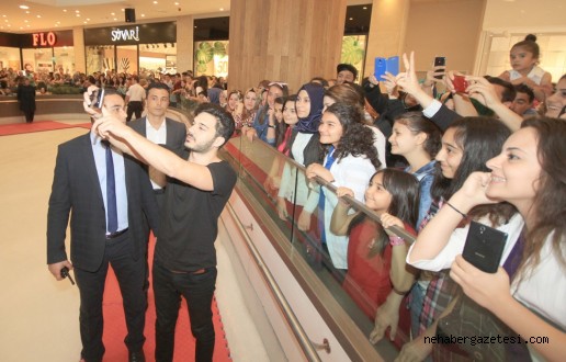 Kahramanmaraş Piazza, İlyas Yalçıntaş'ı hayranlarıyla buluşturdu