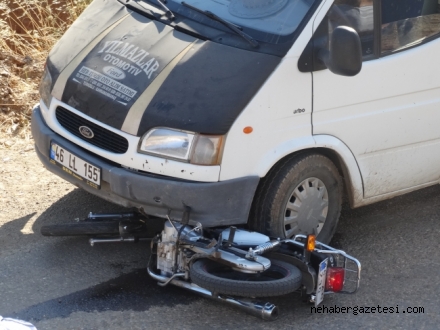 Kahramanmaraş'ta motosiklet minibüsün altına girdi 2 ölü.....