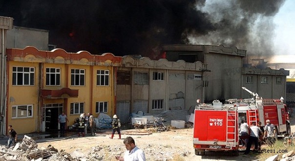 Kahramanmaraş'ta Tekstil Fabrikasında Yangın Çıktı