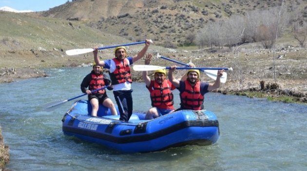 Kahramanmaraş'ta yapılan rafting nefesleri kesti Kaynak: Kahramanmaraş'ta yapılan rafting nefesleri kesti