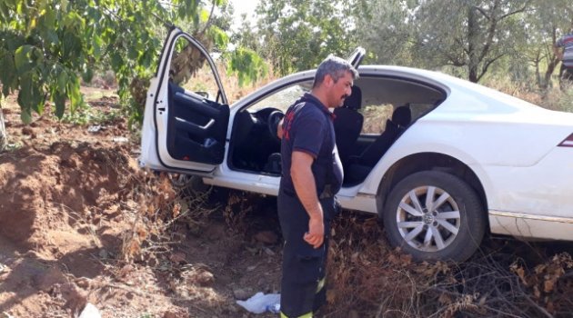 Lüks Otomobil Su Kanalına Uçtu: 1 Yaralı