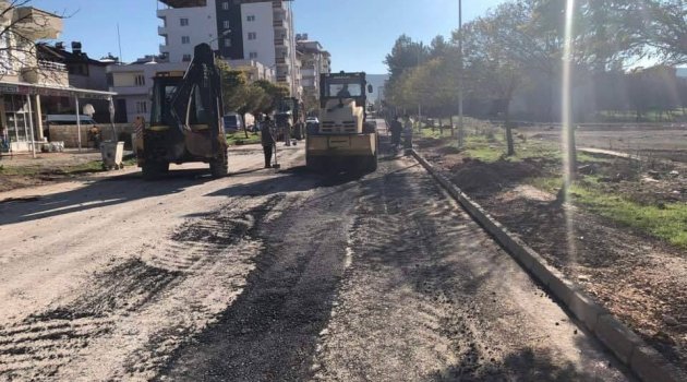 PAZARCIK BELEDİYESİ TARAFINDAN YOL ONARIM ÇALIŞMALARI DEVAM EDİYOR