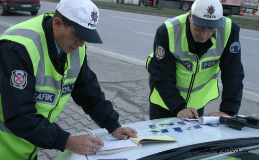 Polis Denetimler Sırasında Renkli Filmi Yapanlara Büyük Ceza