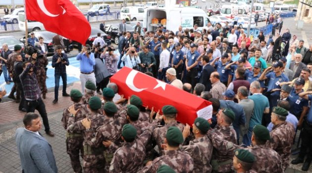 Şehit Özel Harekat Polisi Toprağa Verildi..