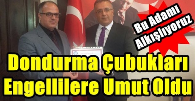 Topladığı dondurma çubuklarıyla engellilere yardım etti