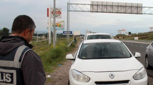 Uyuşturucu Tacirlerine Narkotik Köpeği Sedef Geçit Vermedi...