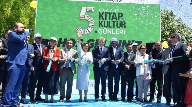 Vali Gül, "Ben Okuyorum Gaziantep Okuyor, kitap okuma kampanyası ile evlere girdik"