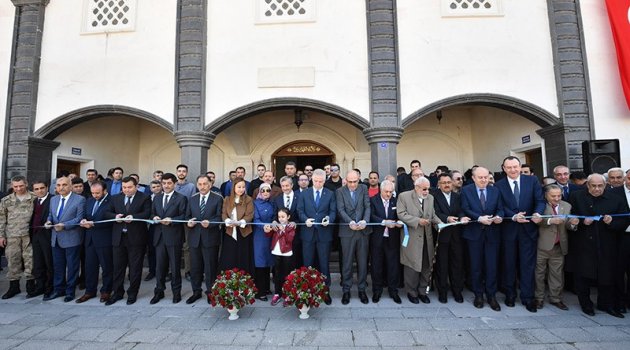 Vali Gül; "Camilerimiz hem cami hem de gençlik, kültür ve aile merkezleridir