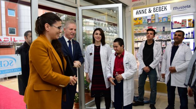 Vali Gül; "Özel insanlarımıza fırsat verildiğinde başarılarına tanıklık ediyoruz"